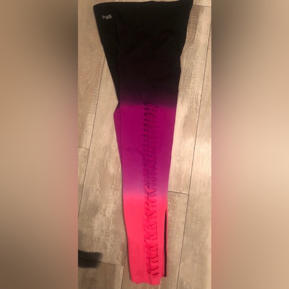 VSpink rare htf side cut leggings size medium price firm last price❌ - Picture 7 of 9